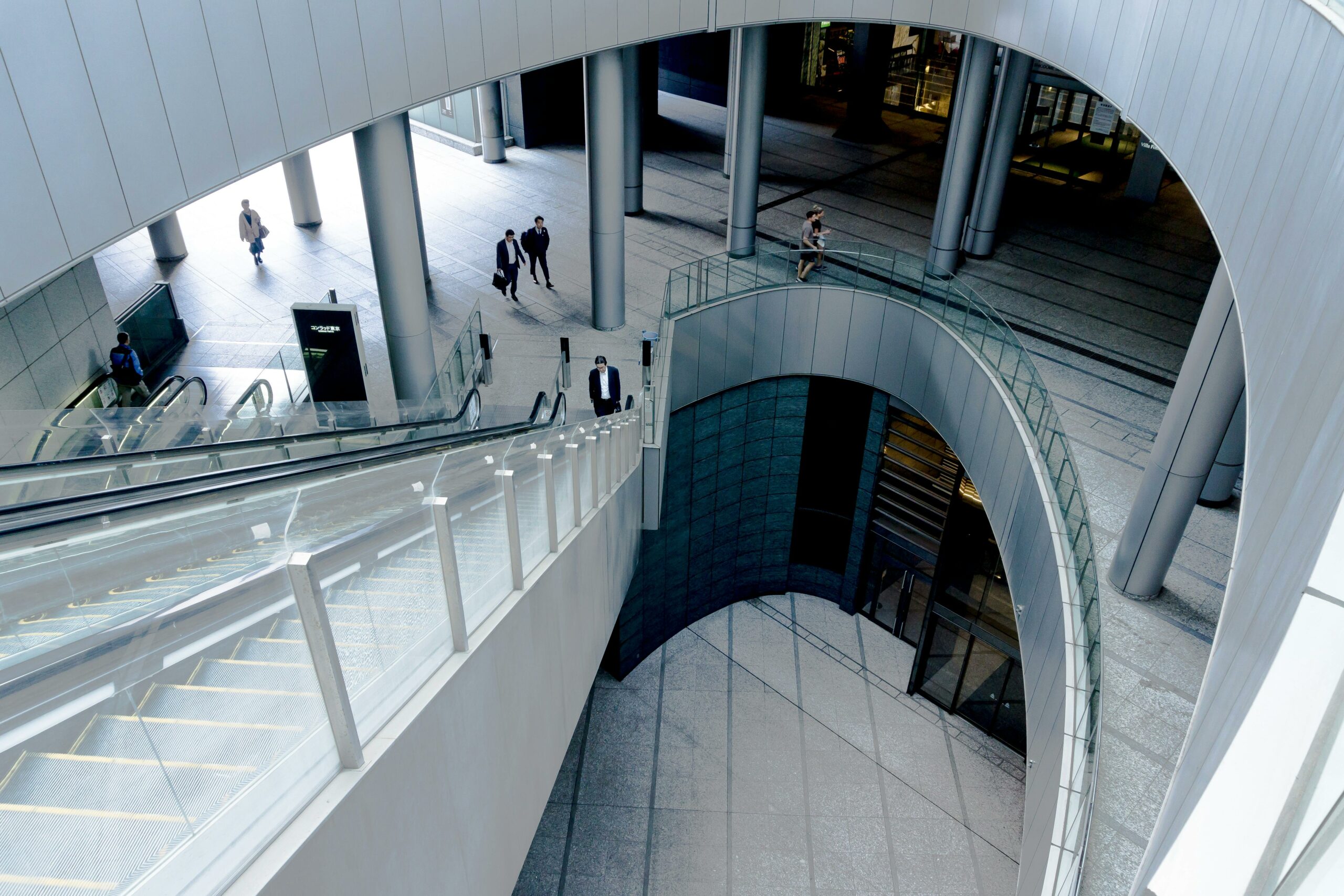 Escritórios modernos: 7 tendências de arquitetura corporativa para 2025